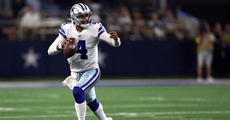 Dak Prescott exits game against Tampa Bay after suffering throwing hand ...