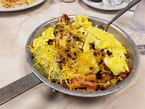 A skillet in a skillet : r/WeWantPlates