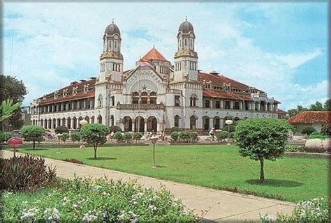 Tour And Travel: Lawang Sewu (Central Java, Indonesia)