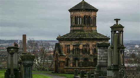 Glasgow Necropolis - YouTube