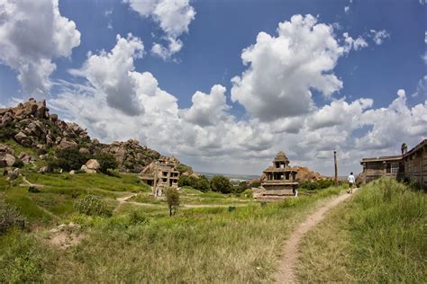 12 Top Tourist Places in Karnataka: Temples to Beaches