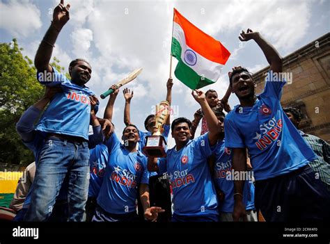 Indian cricket fans hi-res stock photography and images - Alamy