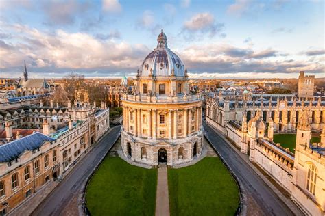 Bulgari offers scholarships to medicine students at Oxford University