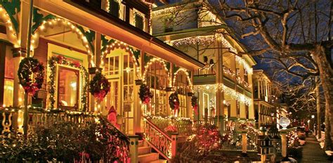 christmas lights adorn the front of a house in new orleans, florist ...