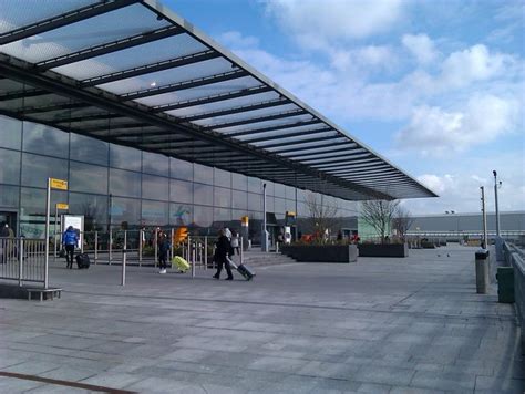 Heathrow Terminal 4, departures level © David Martin cc-by-sa/2.0 ...