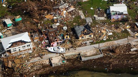 Hurricane Dorian’s Reach Sprawls From Bahamas to Florida - The New York Times