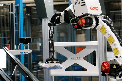 TMS : GXO Logistics expérimente un bras robotisé pour le e-commerce ...