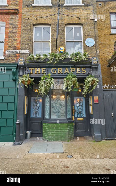 The grapes pub london limehouse Stock Photo - Alamy