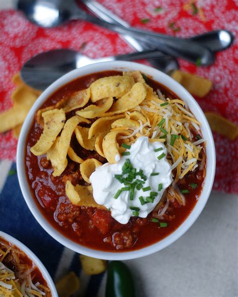 Overhead view of a big bowl of Texas Chili. | Texas chili, Southern ...