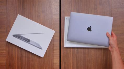 ชมรีวิวแกะกล่อง MacBook Pro 13" รุ่นไม่มี Touch Bar สีเทา Space Gray