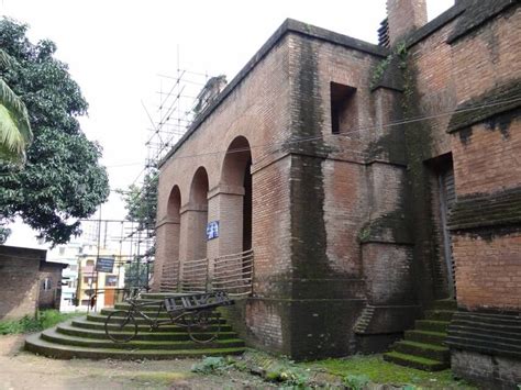 Oldest Building in Kolkata - Find Oldest Building in Kolkata Was Named After Robert Clive