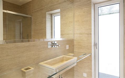 Travertine Bathroom: Sink and Coverings made in Italy - Dedalo Stone