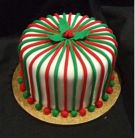 Green and red | Christmas cake, Christmas cake designs, Christmas cake decorations