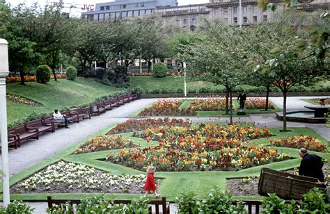 26 Snapshots Of Manchester In The 1980s - Flashbak