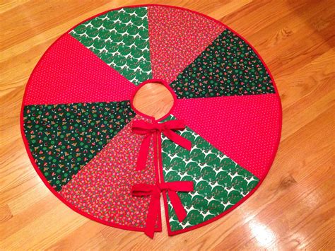 Christmas Tree Skirt DIY: Easy and Festive Pattern