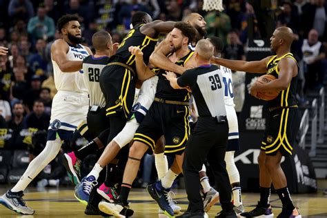 Draymond Green, Klay Thompson, Jaden McDaniels ejected after Warriors-Timberwolves scuffle