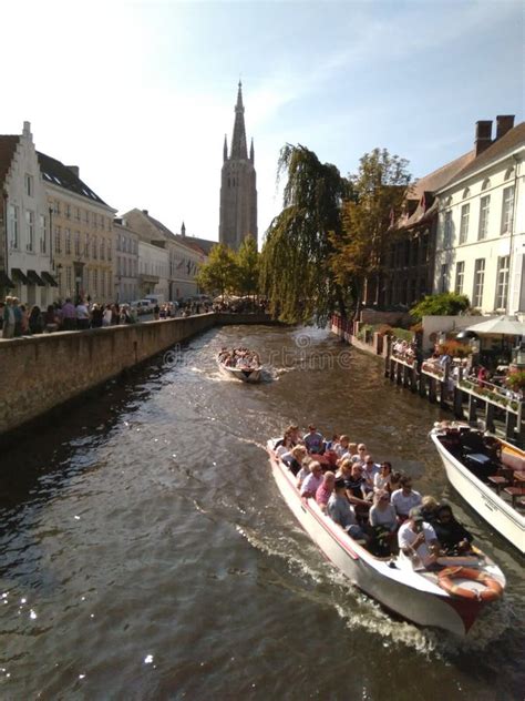 Brugge canal editorial stock photo. Image of bikers, europe - 83100613