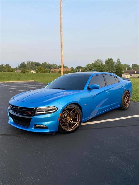 Dodge Charger R/T Blue with Bronze Rohana RFX11 Wheel | Wheel Front