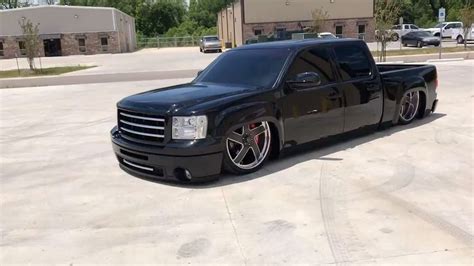 Sweet GMC Sierra crew cab.. #bayoubetty rocking that Nfamus Front and Rear kit laying rocker on ...