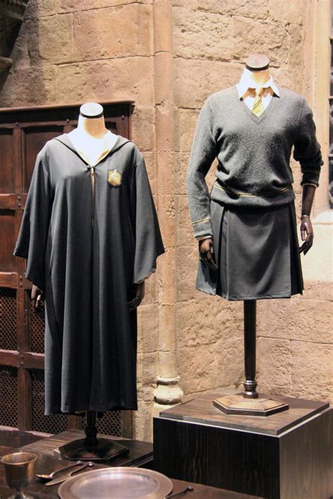 How To Create A "Hogwarts Student Uniform" Costume For Halloween! | Holidappy