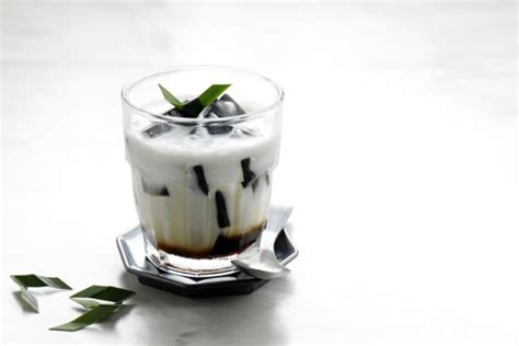 Resep Es Cincau Hitam Gula Aren yang Segar, Begini Caranya!