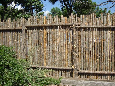 Santa Fe "Coyote Fence" Back Side | Wood fence design, Backyard privacy, Fence