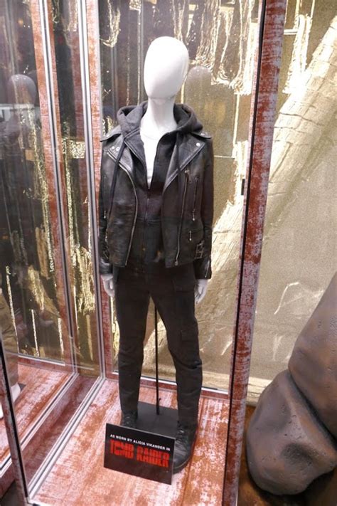 Hollywood Movie Costumes and Props: Alicia Vikander Tomb Raider movie costumes and props on ...