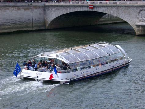 Free Stock photo of Tour Boat on River Seine | Photoeverywhere