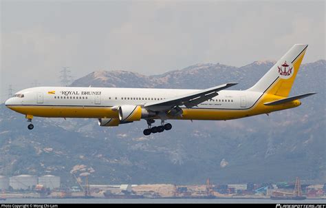 V8-RBJ Royal Brunei Airlines Boeing 767-33AER Photo by Wong Chi-Lam | ID 223336 | Planespotters.net