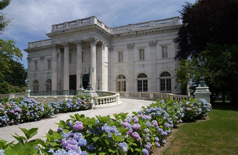 Living Like Gatsby: A Guide to the Newport Mansions