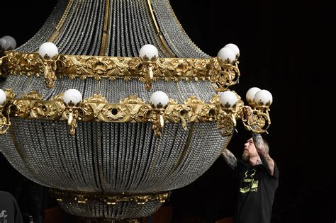 Sneak peek: Spectacular chandelier of 'The Phantom of the Opera ...