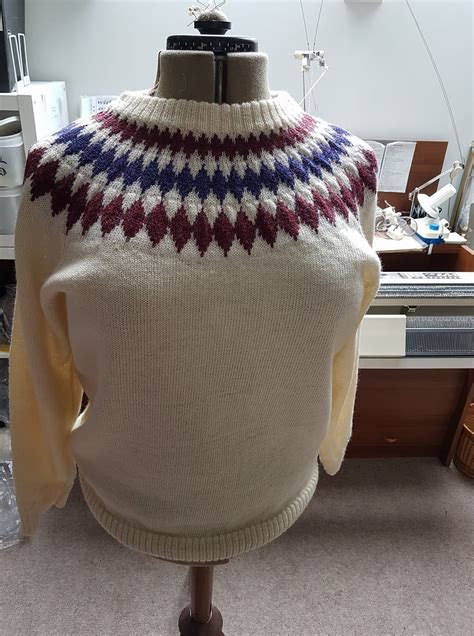 Round yoke sweater. Machine knitting. pattern in Machine Knitting News ...