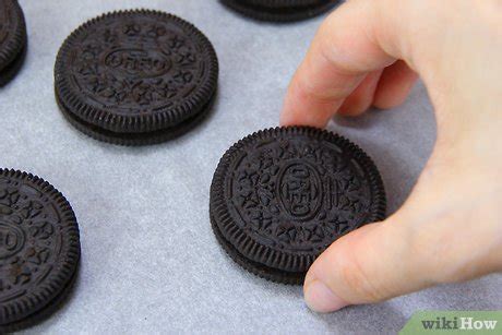 3 Ways to Crush Oreos - wikiHow