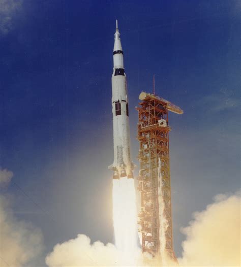 File:Apollo 11 Launched Via Saturn V Rocket.jpg - Wikipedia