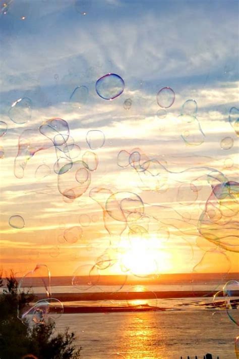 Colourful bubbles | Giant bubbles, Bubbles photography, Bubble pictures