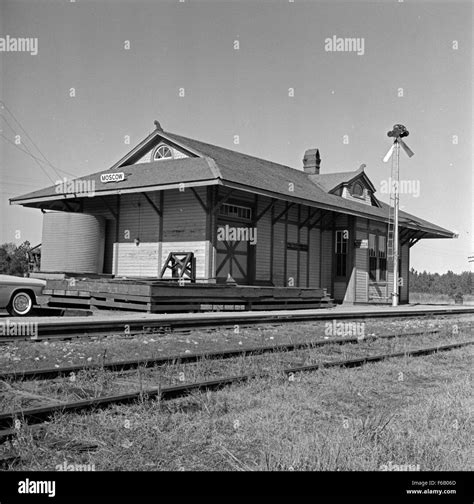 [Texas and New Orleans, Southern Pacific, Railroad Station, Moscow, Texas] Stock Photo - Alamy