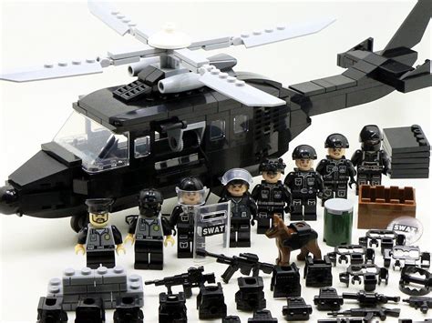 SWAT team of 8 minifigures with helicopter set | Lego soldiers, Lego ...