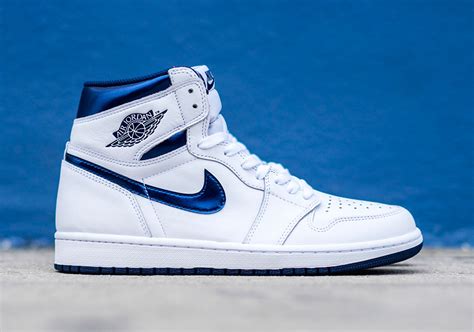 Air Jordan 1 High Metallic Navy Detailed Look | SneakerNews.com