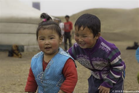 lovely mongolian kids – Zendmen Travel Mongolia