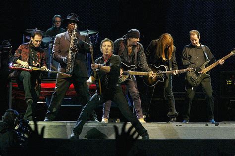 Bruce Springsteen & The E Street Band anunţă un turneu mondial în 2023 ...