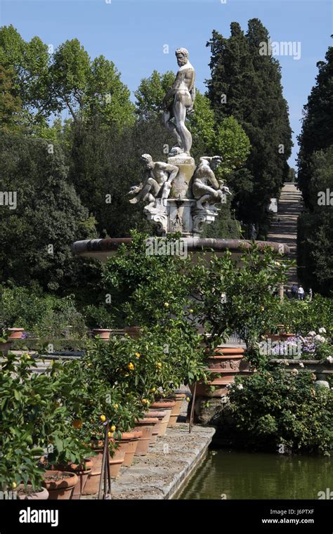 marble statues in the boboli gardens in florence Stock Photo - Alamy