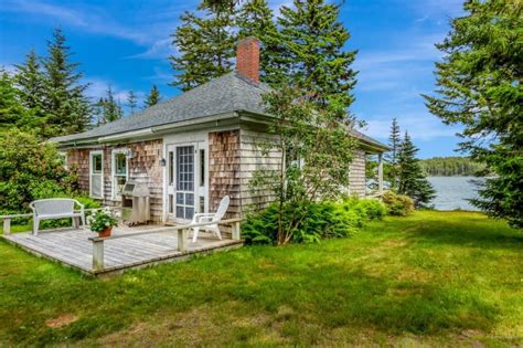 Look Inside: The Cutest Summer Cottage You’ve Ever Seen Is for Sale in Maine | Summer cottage ...