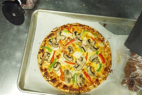 Veggie Pizza with Fresh Mushrooms – The Mushroom Council