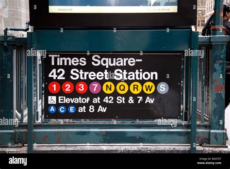 Times square subway hi-res stock photography and images - Alamy