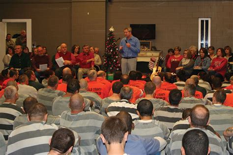 DeKalb County Detention Center shares Christmas with inmates