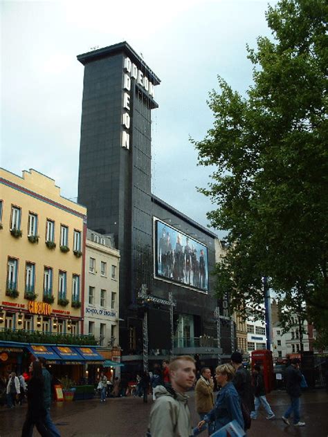 Odeon cinema, Leicester Square © GaryReggae cc-by-sa/2.0 :: Geograph Britain and Ireland