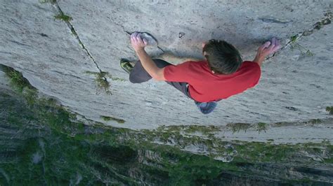 Alex Honnold perfects art of ‘free solo’ rock climbing – Channel 4 News