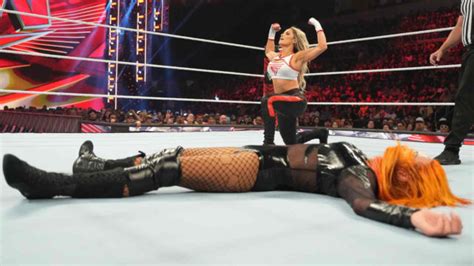 Trish Stratus Wrestles At WWE Live Event For First Time In 17 Years ...