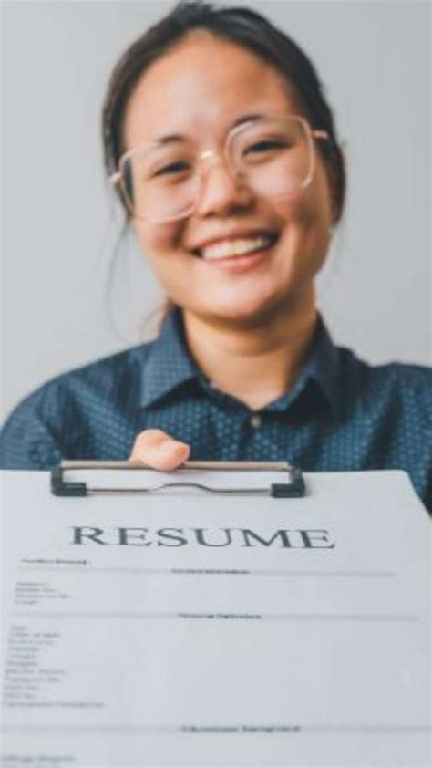 6 Tips For College Students To Make A Resume For Their First Job