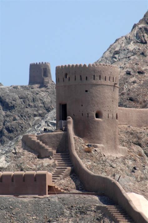 Muscat with kids: May the forts be with you - boyeatsworld